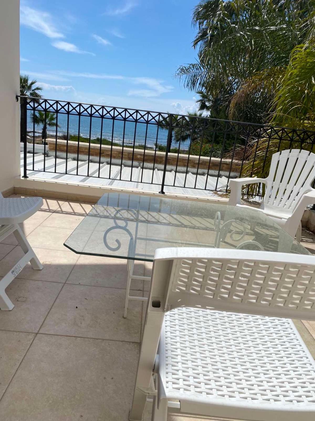 Ionion Beachfront Villaer *