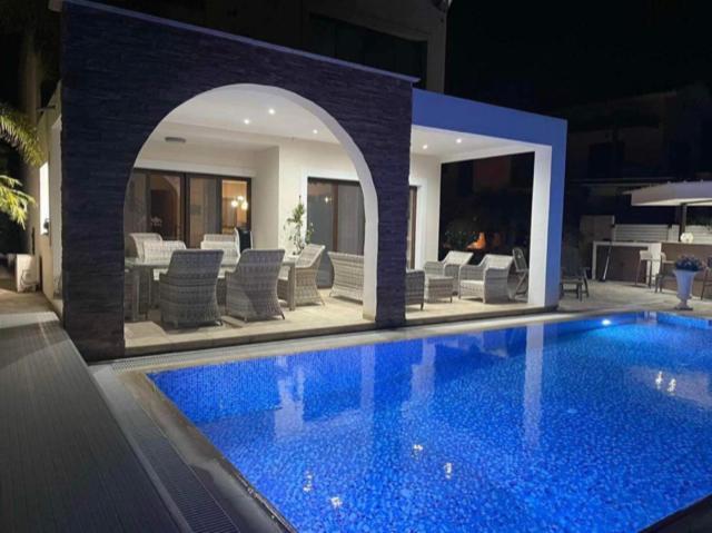 Ionion Beachfront Villaer