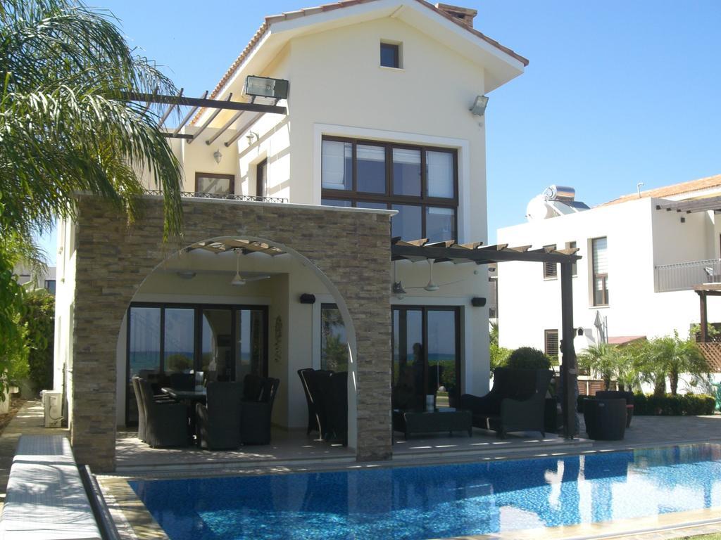 Villaer Ionion Beachfront *