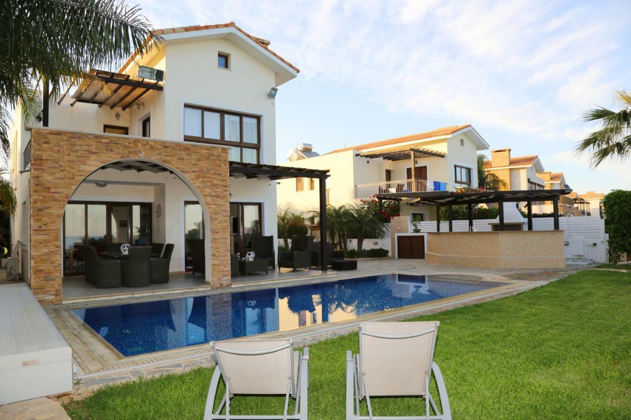 Villaer Ionion Beachfront